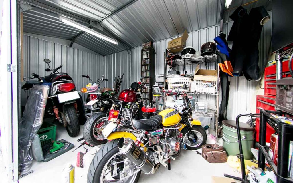 バイクガレージ
